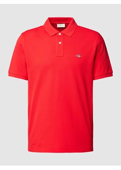 Koszulka polo o kroju regular fit z wyhaftowanym logo model ‘SHIELD’ ze sklepu Peek&Cloppenburg  w kategorii T-shirty męskie - zdjęcie 169751974