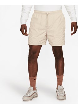Męskie spodenki z tkaniny Nike Sportswear Tech Pack - Brązowy ze sklepu Nike poland w kategorii Spodenki męskie - zdjęcie 169754491