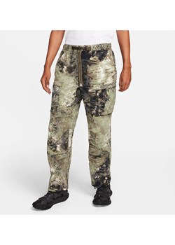 Męskie bojówki z nadrukiem na całej powierzchni Nike ACG „Smith Summit” - Zieleń ze sklepu Nike poland w kategorii Spodnie męskie - zdjęcie 169754570
