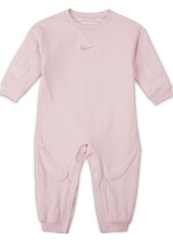 Pajacyk z kapturem dla niemowląt Nike „Ready, Set” - Różowy ze sklepu Nike poland w kategorii Pajacyki - zdjęcie 169754641