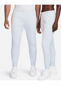 Joggery Nike Sportswear Club Fleece - Szary ze sklepu Nike poland w kategorii Spodnie męskie - zdjęcie 169754663