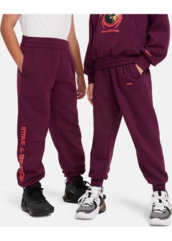 Spodnie do koszykówki dla dużych dzieci LeBron - Czerwony ze sklepu Nike poland w kategorii Spodnie chłopięce - zdjęcie 169754801