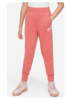 Spodnie dla dużych dzieci (dziewcząt) o wysokim stanie Nike Sportswear Club Fleece - Czerwony ze sklepu Nike poland w kategorii Spodnie dziewczęce - zdjęcie 169755053