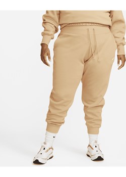 Damskie joggery z wysokim stanem Nike Sportswear Phoenix Fleece (duże rozmiary) - Brązowy ze sklepu Nike poland w kategorii Spodnie damskie - zdjęcie 169755201