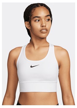 Damski stanik sportowy o wydłużonym kroju z wkładkami Nike Swoosh Medium Support - Biel ze sklepu Nike poland w kategorii Biustonosze - zdjęcie 169755333