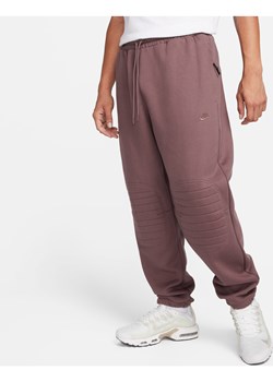 Męskie spodnie zimowe Repel Nike Sportswear Therma-FIT Tech Pack - Brązowy ze sklepu Nike poland w kategorii Spodnie męskie - zdjęcie 169755422
