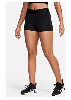 Damskie spodenki ze średnim stanem Nike Pro 8 cm - Czerń ze sklepu Nike poland w kategorii Szorty - zdjęcie 169755680