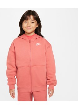 Bluza z kapturem i zamkiem na całej długości o kroju oversize dla dużych dzieci (dziewcząt) Nike Sportswear Club Fleece - Czerwony ze sklepu Nike poland w kategorii Bluzy dziewczęce - zdjęcie 169755754