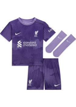 Trzyczęściowy strój piłkarski dla niemowląt i maluchów Nike Liverpool F.C. 2023/24 (wersja trzecia) - Fiolet ze sklepu Nike poland w kategorii Komplety niemowlęce - zdjęcie 169756110