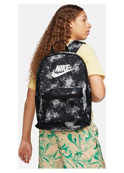 Plecak Nike Heritage (25 l) - Biel ze sklepu Nike poland w kategorii Plecaki - zdjęcie 169756223