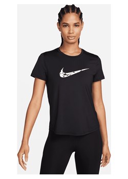 Damska koszulka do biegania z krótkim rękawem Dri-FIT Nike One Swoosh - Czerń ze sklepu Nike poland w kategorii Bluzki damskie - zdjęcie 169756361