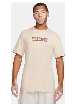 T-shirt Nike Sportswear - Brązowy ze sklepu Nike poland w kategorii T-shirty męskie - zdjęcie 169756370