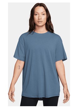 Damska koszulka z krótkim rękawem Dri-FIT Nike One Relaxed - Niebieski ze sklepu Nike poland w kategorii Bluzki damskie - zdjęcie 169756480