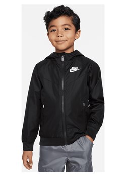 Kurtka z zamkiem na całej długości dla małych dzieci Nike Sportswear Windrunner - Czerń ze sklepu Nike poland w kategorii Kurtki chłopięce - zdjęcie 169756590