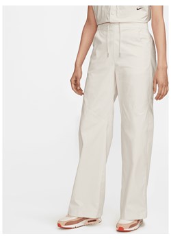 Damskie spodnie z tkaniny z wysokim stanem Nike Sportswear Essentials - Brązowy ze sklepu Nike poland w kategorii Spodnie damskie - zdjęcie 169756691