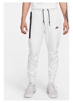 Joggery męskie Nike Sportswear Tech Fleece - Brązowy ze sklepu Nike poland w kategorii Spodnie męskie - zdjęcie 169756862