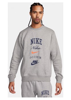 Męska bluza dresowa z długim rękawem i półokrągłym dekoltem Nike Club Fleece - Szary ze sklepu Nike poland w kategorii Bluzy męskie - zdjęcie 169756863