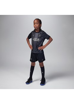 Trzyczęściowy strój dla małych dzieci Jordan Paris Saint-Germain 2023/24 (wersja trzecia) - Szary ze sklepu Nike poland w kategorii Komplety dziewczęce - zdjęcie 169757070
