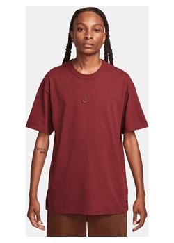 T-shirt męski Nike Sportswear Premium Essentials - Czerwony ze sklepu Nike poland w kategorii T-shirty męskie - zdjęcie 169757311