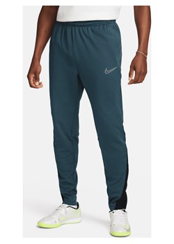 Męskie spodnie piłkarskie Therma-FIT Nike Academy Winter Warrior - Zieleń ze sklepu Nike poland w kategorii Spodnie męskie - zdjęcie 169757532