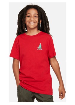 T-shirt dla dużych dzieci Nike Sportswear - Czerwony ze sklepu Nike poland w kategorii T-shirty chłopięce - zdjęcie 169757562