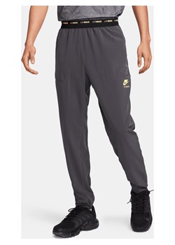 Męskie spodnie z tkaniny Dri-FIT Nike Air Max - Szary ze sklepu Nike poland w kategorii Spodnie męskie - zdjęcie 169757781
