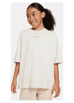T-shirt o kroju oversize dla dużych dzieci (dziewcząt) Nike Sportswear - Szary ze sklepu Nike poland w kategorii Bluzki dziewczęce - zdjęcie 169757793
