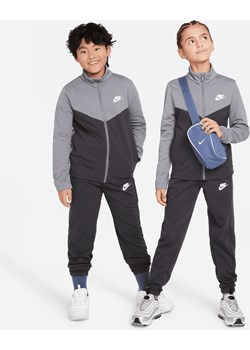 Dres dla dużych dzieci Nike Sportswear - Szary ze sklepu Nike poland w kategorii Dresy chłopięce - zdjęcie 169757862