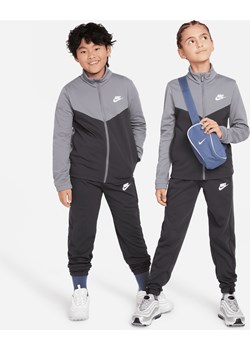 Dres dla dużych dzieci Nike Sportswear - Szary ze sklepu Nike poland w kategorii Dresy dziewczęce - zdjęcie 169757862