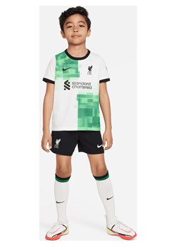 Trzyczęściowy strój dla małych dzieci Nike Dri-FIT Liverpool F.C. 2023/24 (wersja wyjazdowa) - Biel ze sklepu Nike poland w kategorii Komplety chłopięce - zdjęcie 169757864