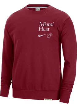 Męska bluza dresowa z półokrągłym dekoltem Nike Dri-FIT NBA Miami Heat Standard Issue - Czerwony ze sklepu Nike poland w kategorii Bluzy męskie - zdjęcie 169757881