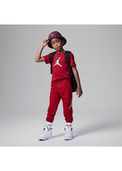 Zestaw ze spodniami z materiałów przyjaznych środowisku dla małych dzieci Jumpman Jordan - Czerwony ze sklepu Nike poland w kategorii Komplety chłopięce - zdjęcie 169758180
