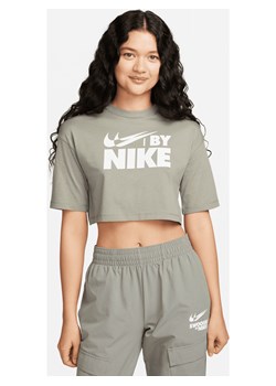 T-shirt damski o krótkim kroju Nike Sportswear - Szary ze sklepu Nike poland w kategorii Bluzki damskie - zdjęcie 169758292