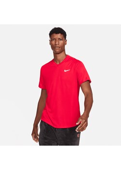 Męska koszulka do tenisa NikeCourt Dri-FIT Victory - Czerwony ze sklepu Nike poland w kategorii T-shirty męskie - zdjęcie 169758344