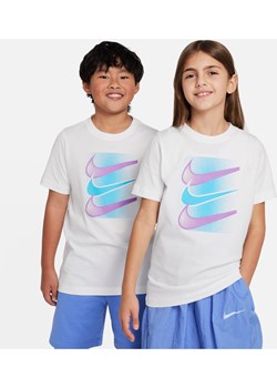 T-shirt dla dużych dzieci Nike Sportswear - Biel ze sklepu Nike poland w kategorii T-shirty chłopięce - zdjęcie 169758433