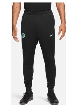 Męskie dresowe spodnie piłkarskie Nike Dri-FIT Chelsea F.C. Strike (wersja trzecia) - Czerń ze sklepu Nike poland w kategorii Spodnie męskie - zdjęcie 169758441