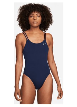 Jednoczęściowy damski kostium kąpielowy z ramiączkami krzyżowanymi na plecach Nike HydraStrong Solid - Niebieski ze sklepu Nike poland w kategorii Stroje kąpielowe - zdjęcie 169758512