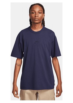 T-shirt męski Nike Sportswear Premium Essentials - Niebieski ze sklepu Nike poland w kategorii T-shirty męskie - zdjęcie 169758673
