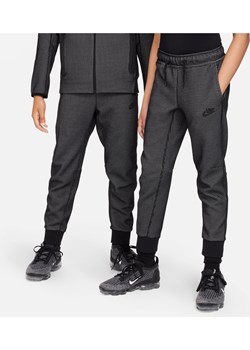 Spodnie zimowe dla dużych dzieci (chłopców) Nike Sportswear Tech Fleece - Czerń ze sklepu Nike poland w kategorii Spodnie chłopięce - zdjęcie 169759071
