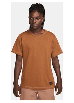 Męska dzianinowa koszulka z krótkim rękawem Nike Life - Brązowy ze sklepu Nike poland w kategorii T-shirty męskie - zdjęcie 169759144