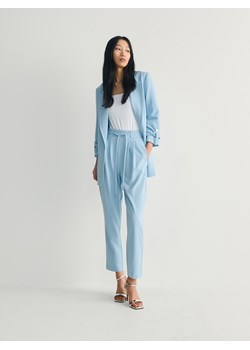 Reserved - Gładkie spodnie z wiązaniem - jasnoniebieski ze sklepu Reserved w kategorii Spodnie damskie - zdjęcie 169779940