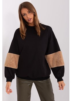 Gładka bluza oversize z futrzanymi elementami czarny ze sklepu 5.10.15 w kategorii Bluzy damskie - zdjęcie 169782452