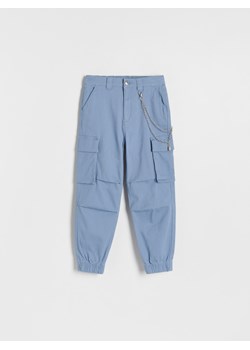 Reserved - Spodnie cargo z łańcuchem - jasnoniebieski ze sklepu Reserved w kategorii Spodnie chłopięce - zdjęcie 169786210