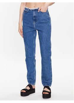 Calvin Klein Jeans Jeansy J20J221223 Granatowy Regular Fit ze sklepu MODIVO w kategorii Jeansy damskie - zdjęcie 169800144