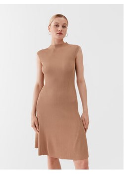 Guess Sukienka dzianinowa W3YK20 Z2U00 Beżowy Slim Fit ze sklepu MODIVO w kategorii Sukienki - zdjęcie 169800281