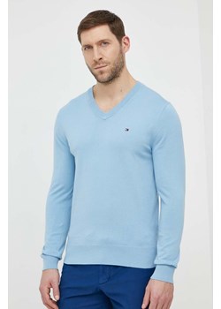 Tommy Hilfiger sweter męski kolor niebieski lekki ze sklepu ANSWEAR.com w kategorii Swetry męskie - zdjęcie 169802390