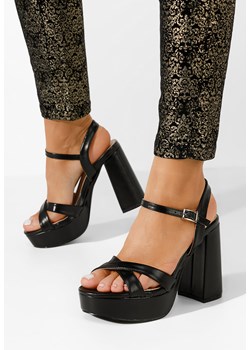 Czarne sandały na słupku i platformie Vallia ze sklepu Zapatos w kategorii Sandały damskie - zdjęcie 169804250