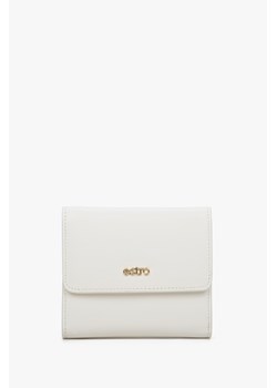 Estro: Mały jasnobeżowy portfel damski ze skóry naturalnej ze sklepu Estro w kategorii Portfele damskie - zdjęcie 169806551