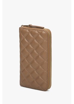 Estro: Duży jasnobrązowy portfel damski z pikowanej skóry ze sklepu Estro w kategorii Portfele damskie - zdjęcie 169806561