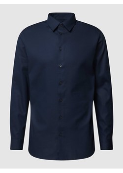 Koszula biznesowa o kroju slim fit z fakturowanym wzorem model ‘SLIMNATHAN’ ze sklepu Peek&Cloppenburg  w kategorii Koszule męskie - zdjęcie 169807261
